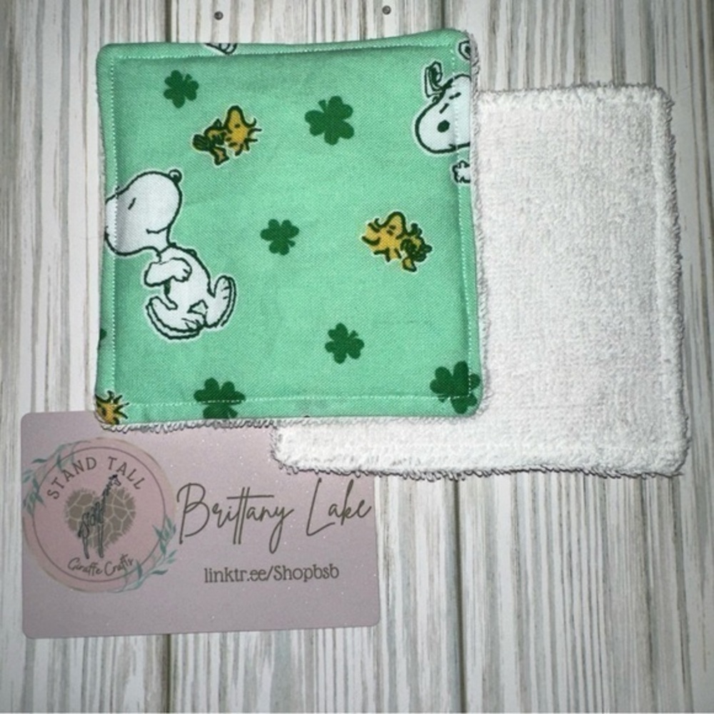 Last set! Peanuts Snoopy green makeup remover pads (2pack) new